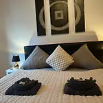 Honor - Urban Neu Renoviert Линц