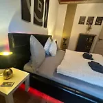 Honor - Urban Neu Renoviert Апартаменты *